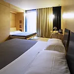 克洛齐亚堤耐斯特酒店